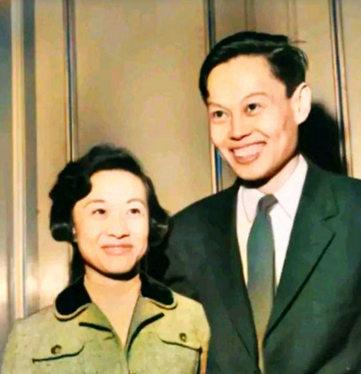 杨振宁在西南联大附中当代课老师,认识了他的学生杜致礼!