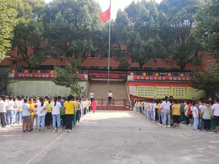 护航青少年健康成长!息烽县黑神庙小学秋季法治讲座"第一课"开讲啦