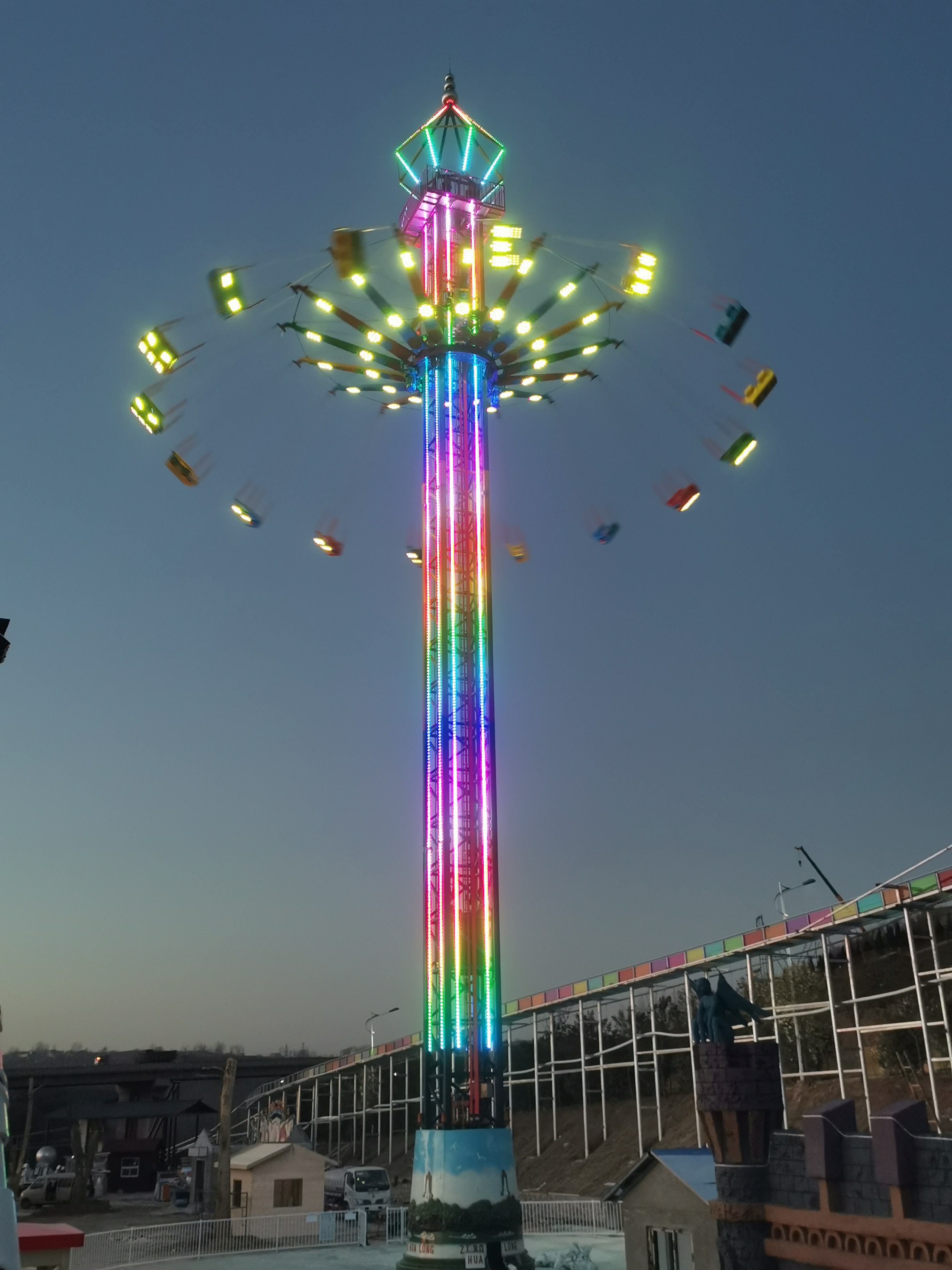 高空飞翔:带你体验高空旋转飞行之旅