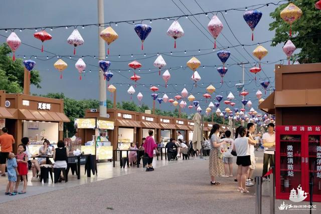 在千年唐宫，燃起盛夏夜市烟火气