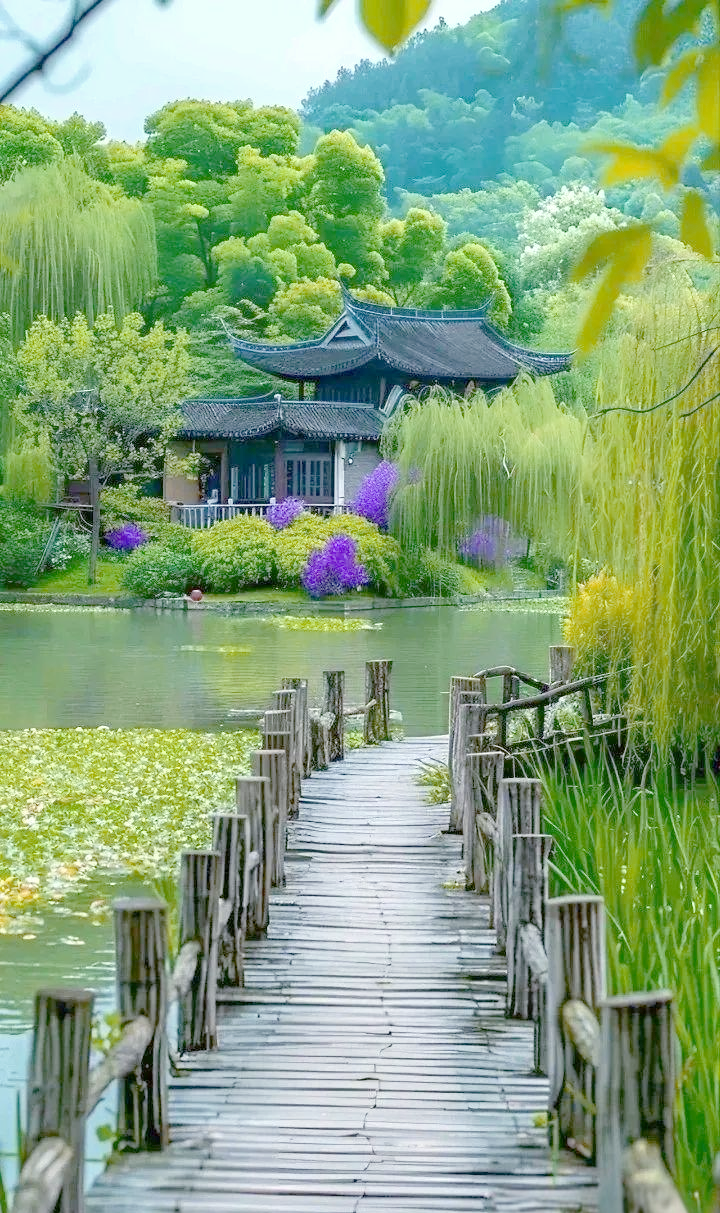 探索超乎想象的绝美风景,感受天堂般的色彩!