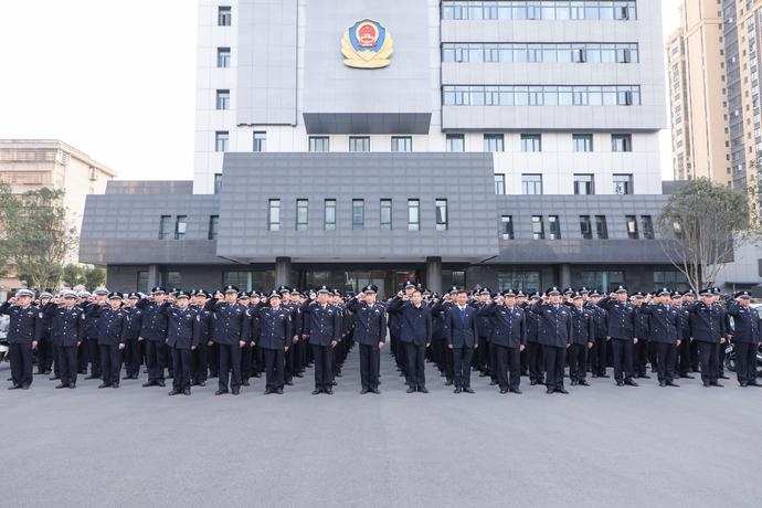 荆州市公安局举行新年升国旗仪式