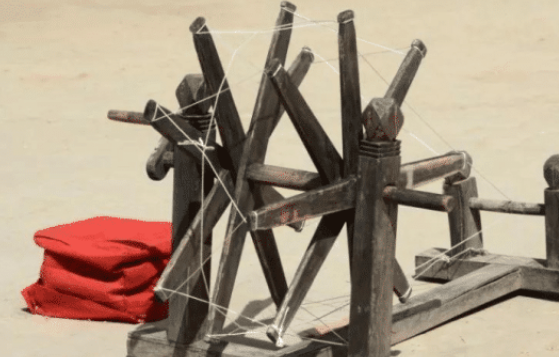 纺轮在古代民间使用是最早,也最为广泛,可称之为"纺具之祖"