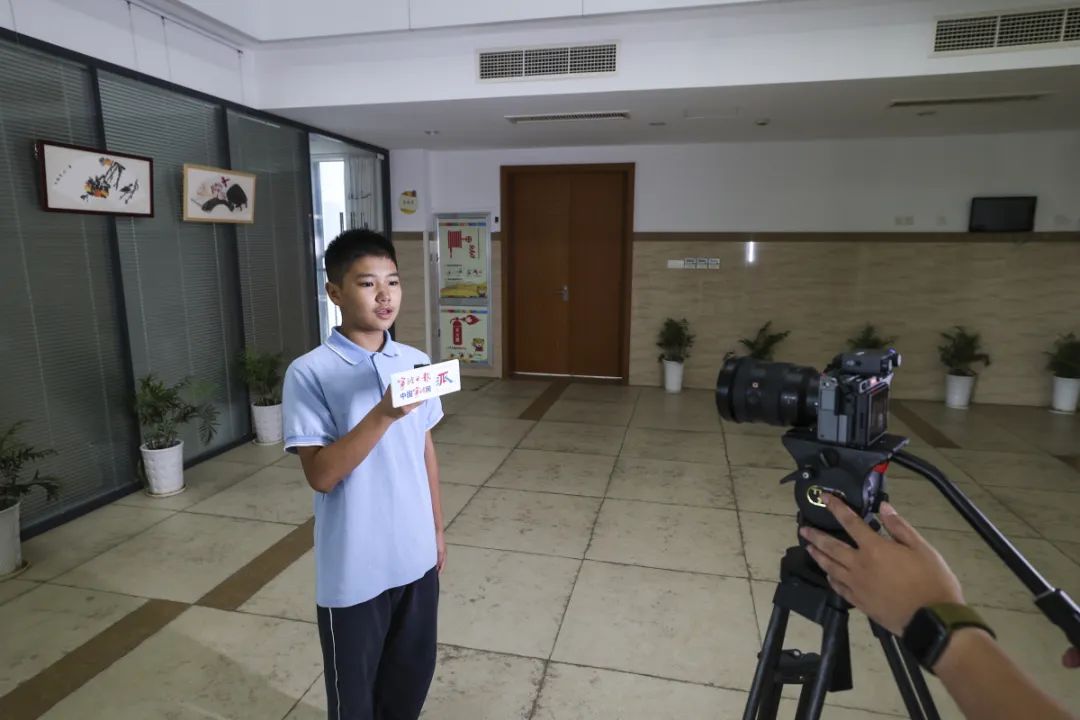 用南沙海沙作画!宁波大榭中学师生深情表白赤瓜礁官兵