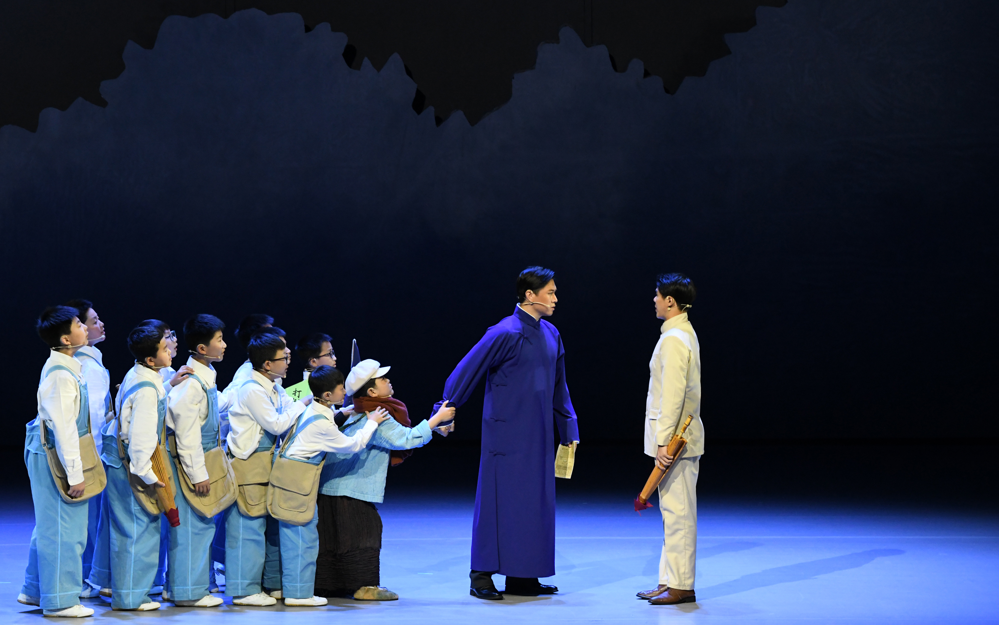 《新安旅行团》淮安首演,中国少年的时空对望