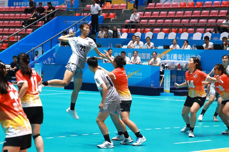 第一届全国学生(青年)运动会手球女子组比赛精彩纷呈