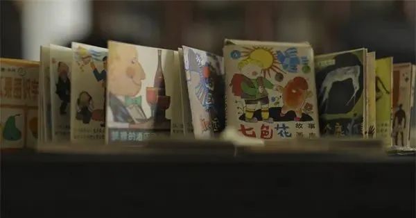 对于当时的读者而言,图画书绝对是一个陌生的概念,读者不买账,画家不