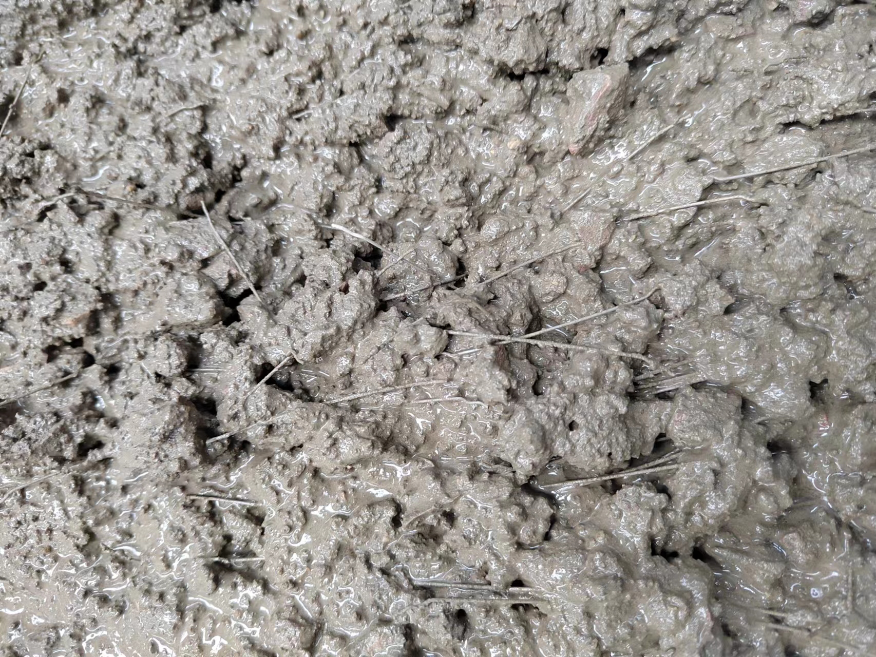 无缝超平地坪:"钢筋"和"铠甲"一件不能少!