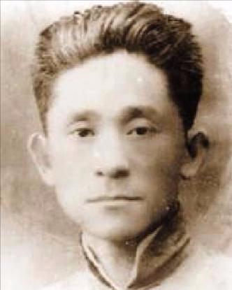 红色特工韩子栋被关押14年,靠装疯卖傻逃回家,却被妻子当成乞丐