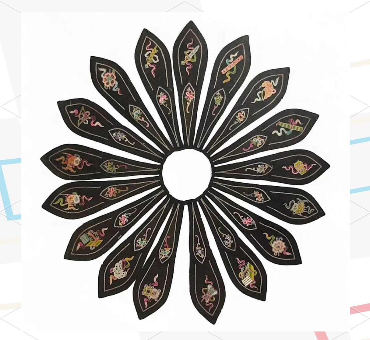 探秘云肩:华丽服饰中的文化传承与艺术瑰宝