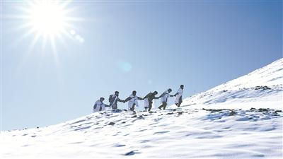 河尾滩边防连:"好汉"征战"好汉坡"