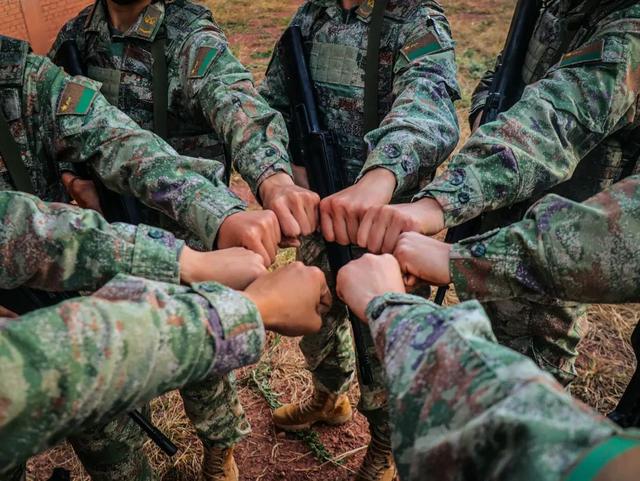 集团军某特战旅女子特战分队初冬滇西,暖阳高照作者 | 林思吉,陈诗曼