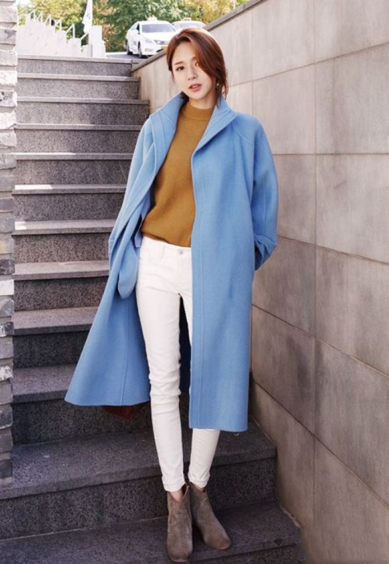 蓝色上衣搭配哪种颜色的裤子更合适?选择这4种颜色,回头率高