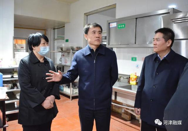 河津市委常委,宣传部部长董亚强督导检查天都大酒店食品安全工作