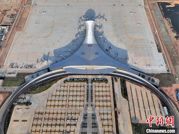 湛江吴川机场试运行 可抵抗17级台风风压