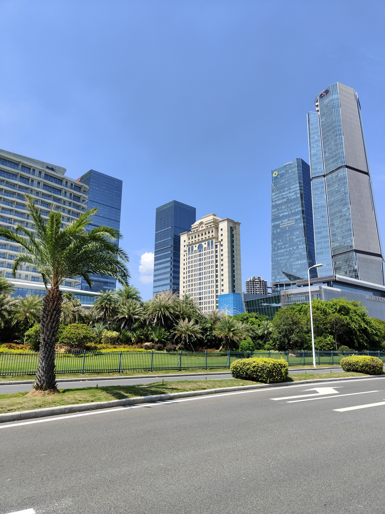 厦门会展中心高楼林立,海景绝佳