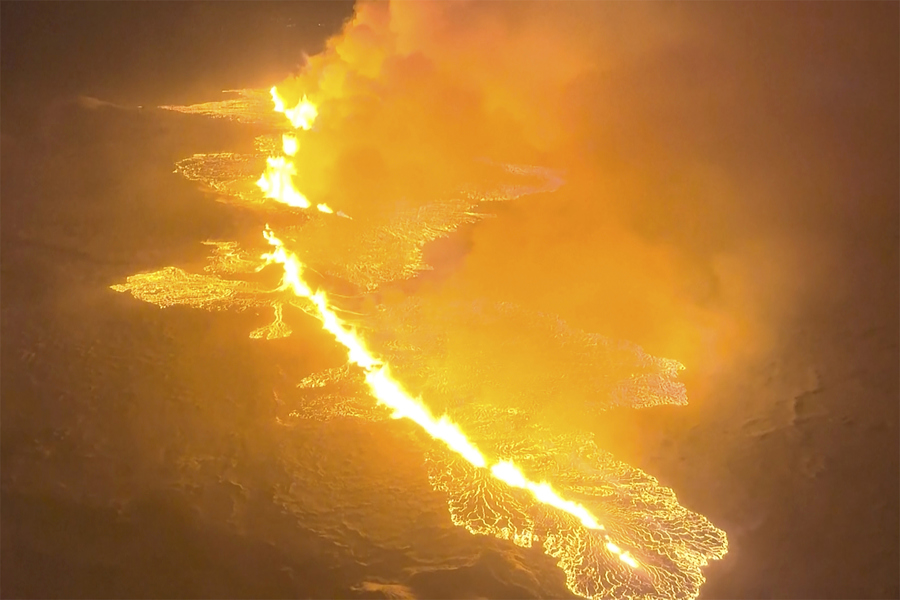 【看世界】雷克雅内斯半岛火山喷发,或对冰岛首都造成空气污染