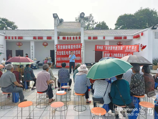 青神县西龙镇:筑牢禁毒防线 送教到家门