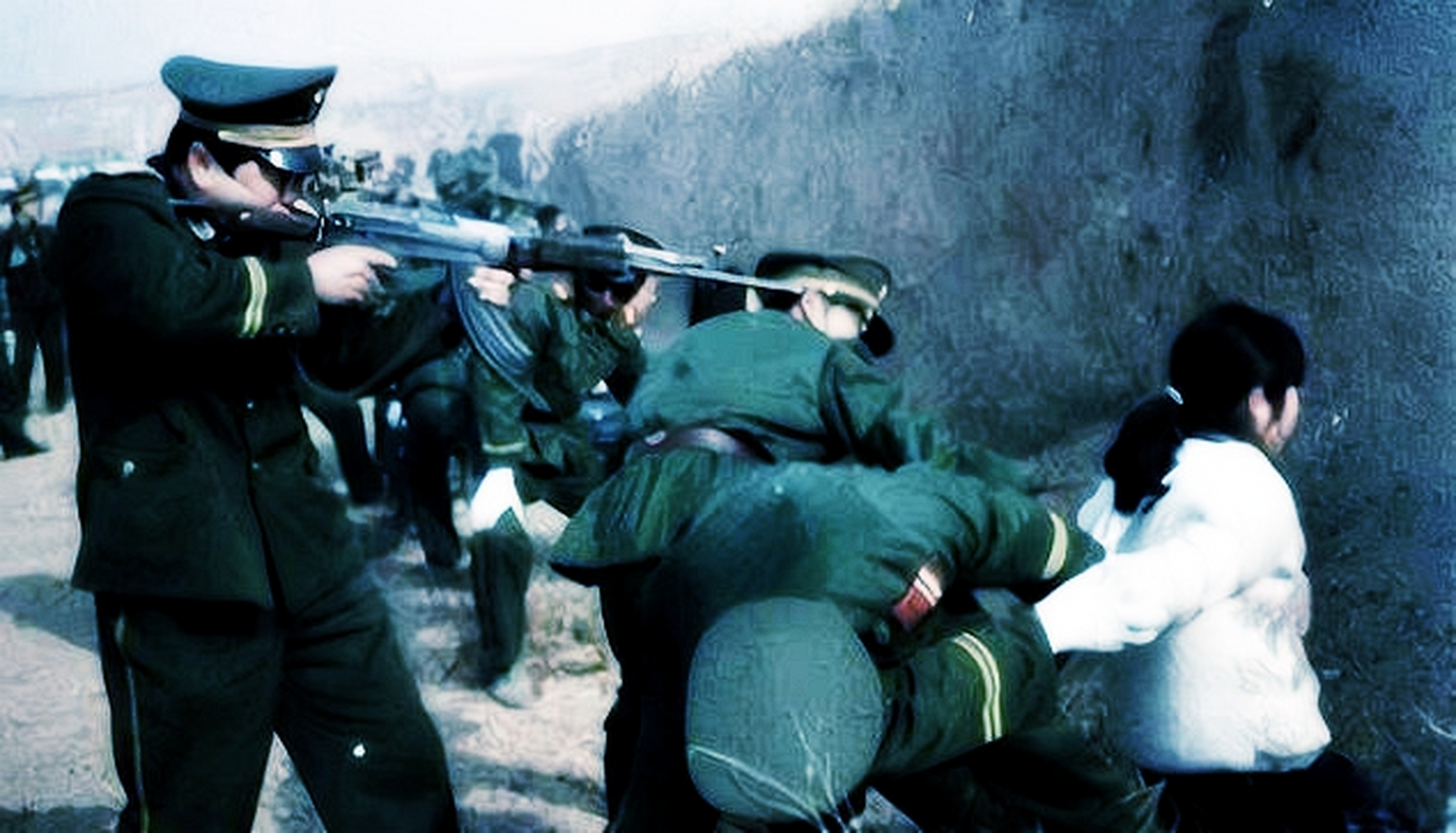 少女陆金凤被行刑队处决.