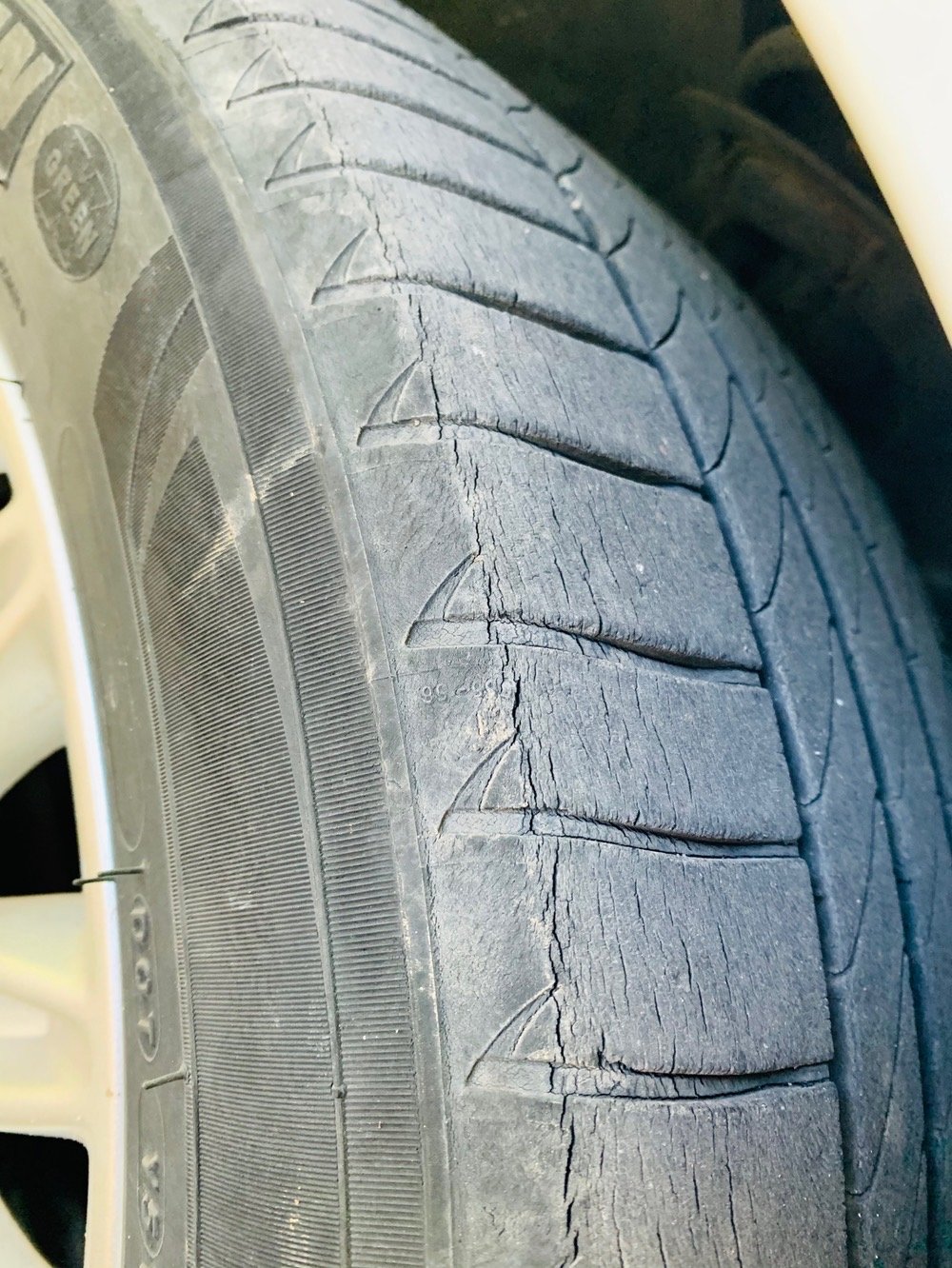 米其林轮胎为啥龟裂了 米其林轮胎龟裂怎么回事