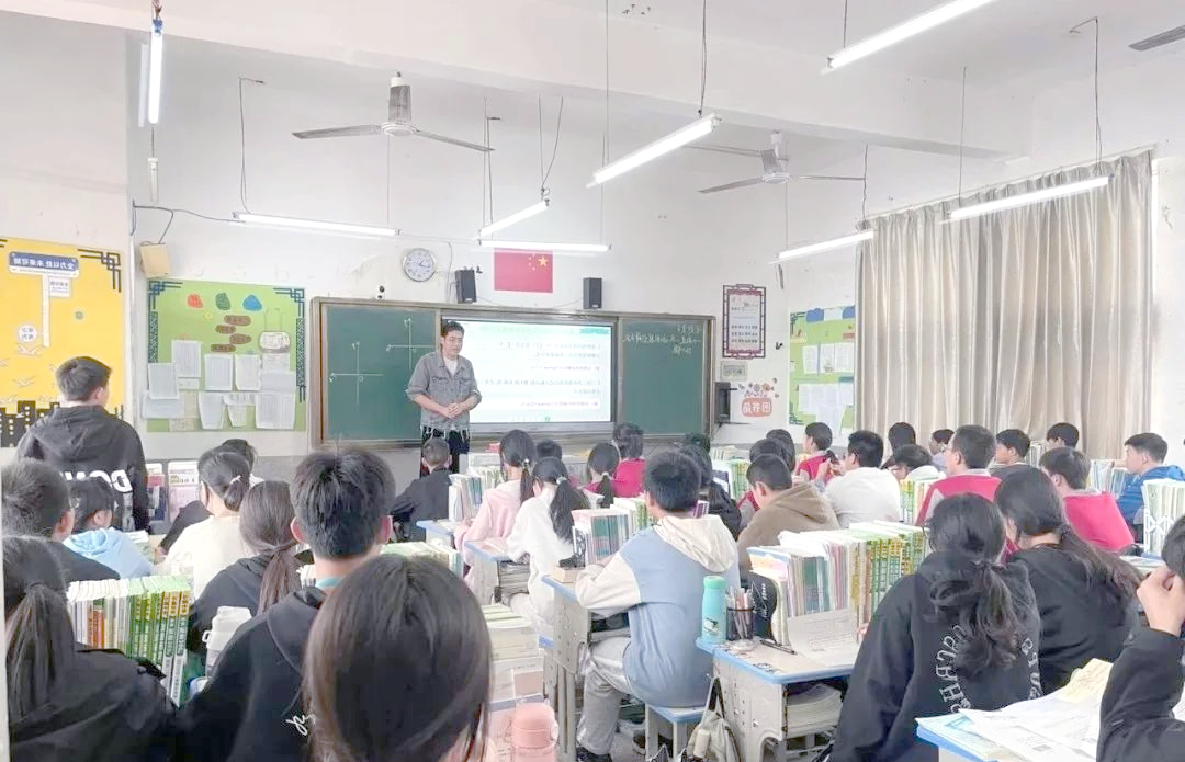 河源市正德中学与思源学校教育交流:探索高效课堂与共享教学智慧