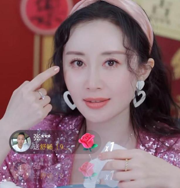 傲慢无礼!黄圣依杨子带货言论引争议:孩子不去迪士尼就自卑?