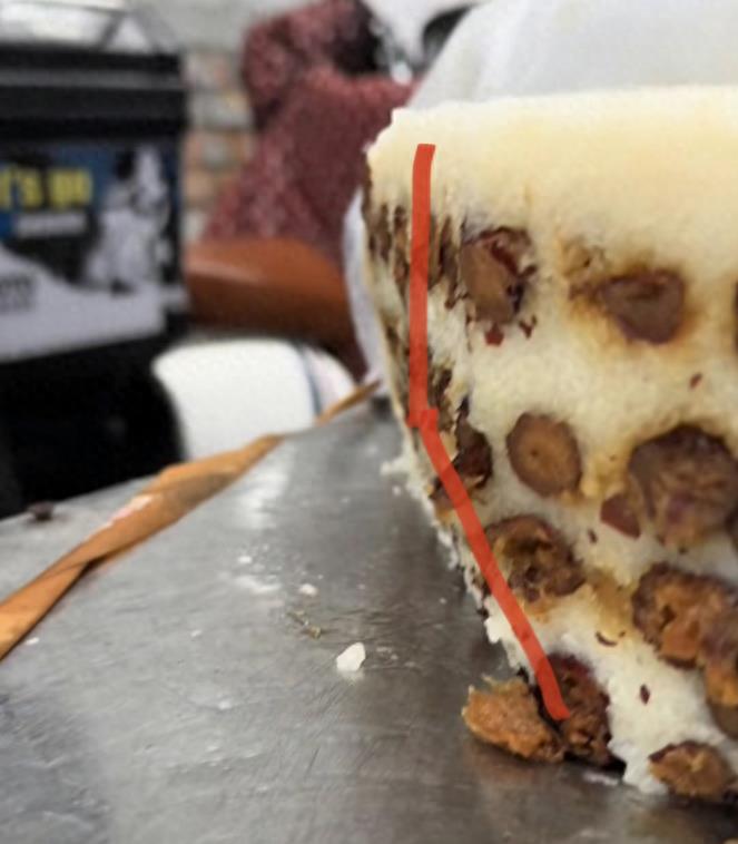 切糕大爷因坑人火了!网友:他一刀下去,我都准备贷款了