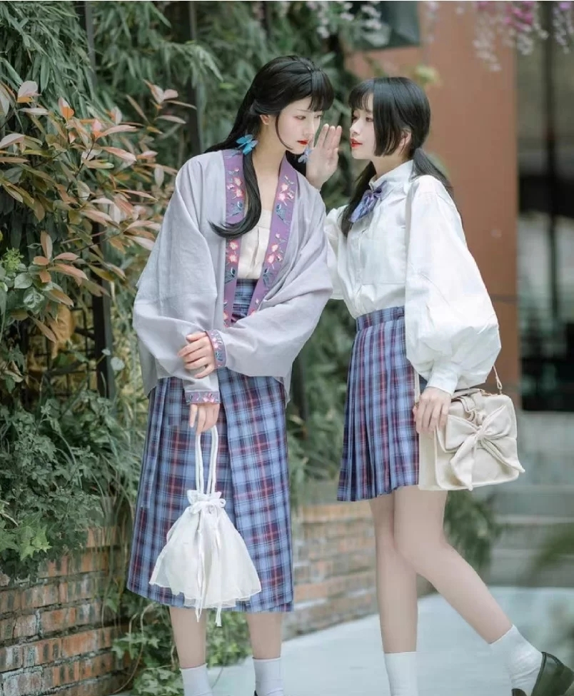 当汉元素与洛丽塔,jk相融合,本以为会搞笑,结果却让我惊艳!