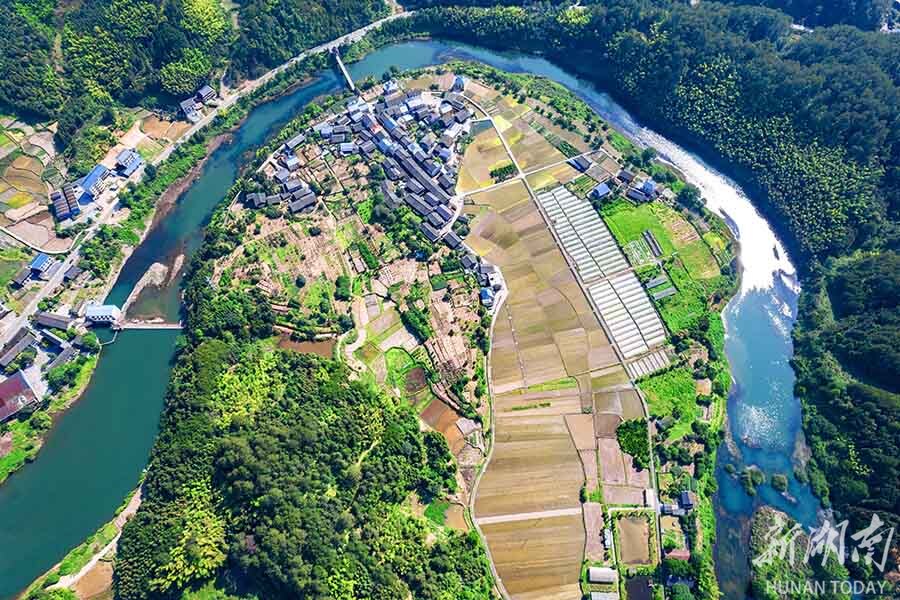 图片新闻|山环水抱景如画