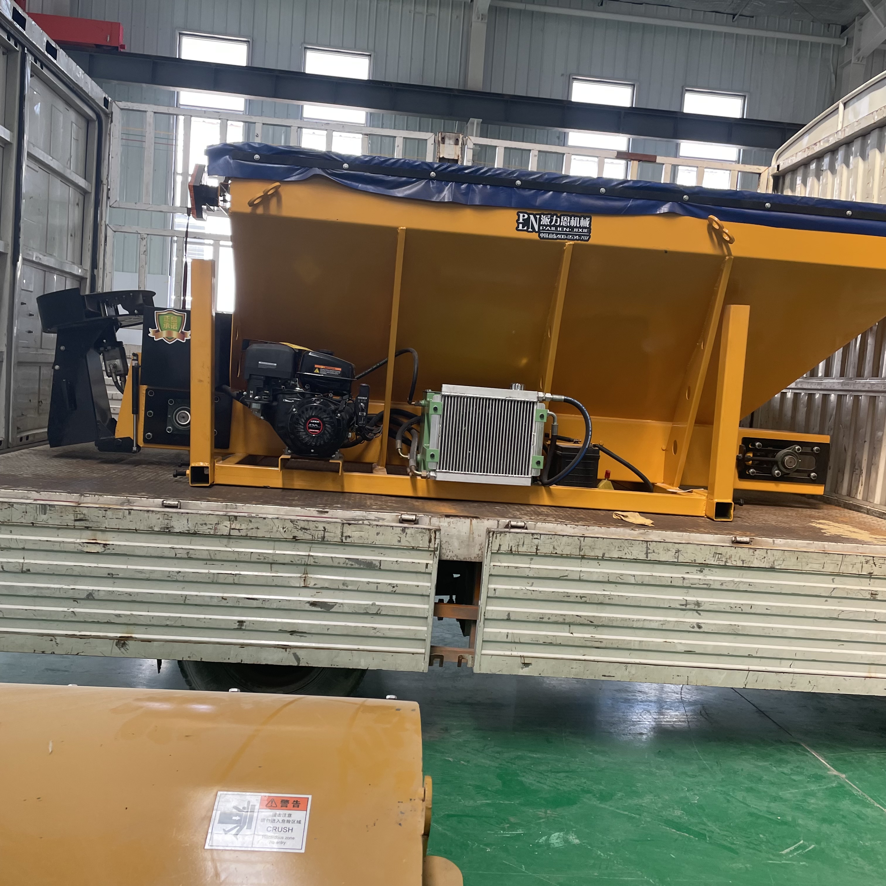 道路撒盐机 高速公路融雪撒盐车 工作原理及功效特点