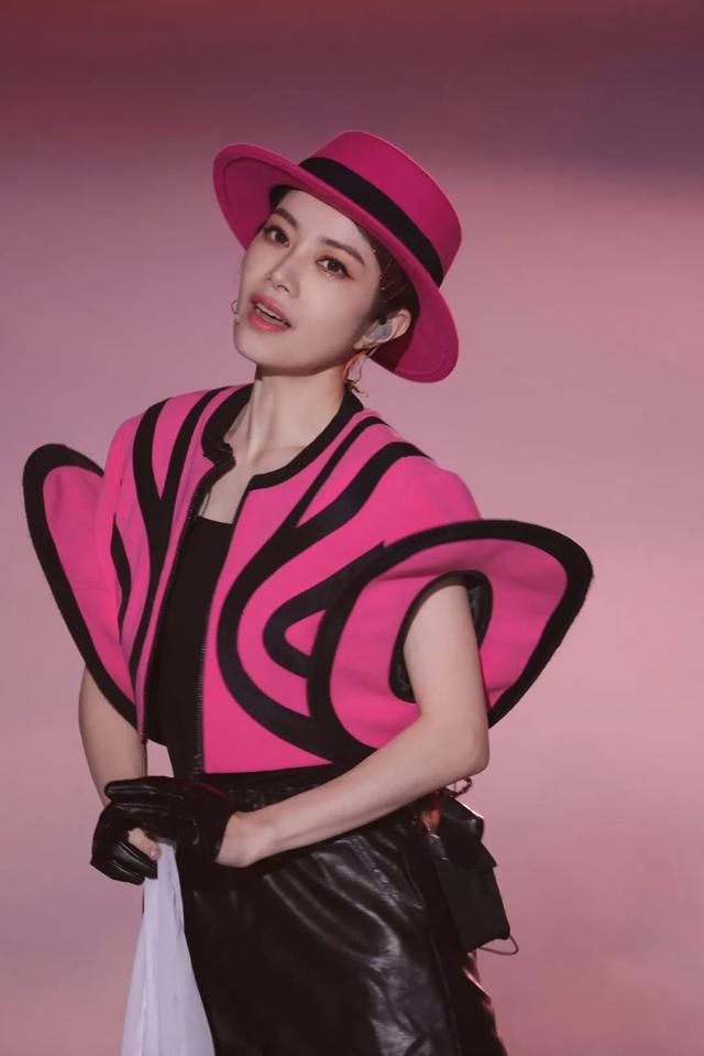 徐怀钰的代表作不仅是我是女生还有引领的y2k美学和kpop金曲