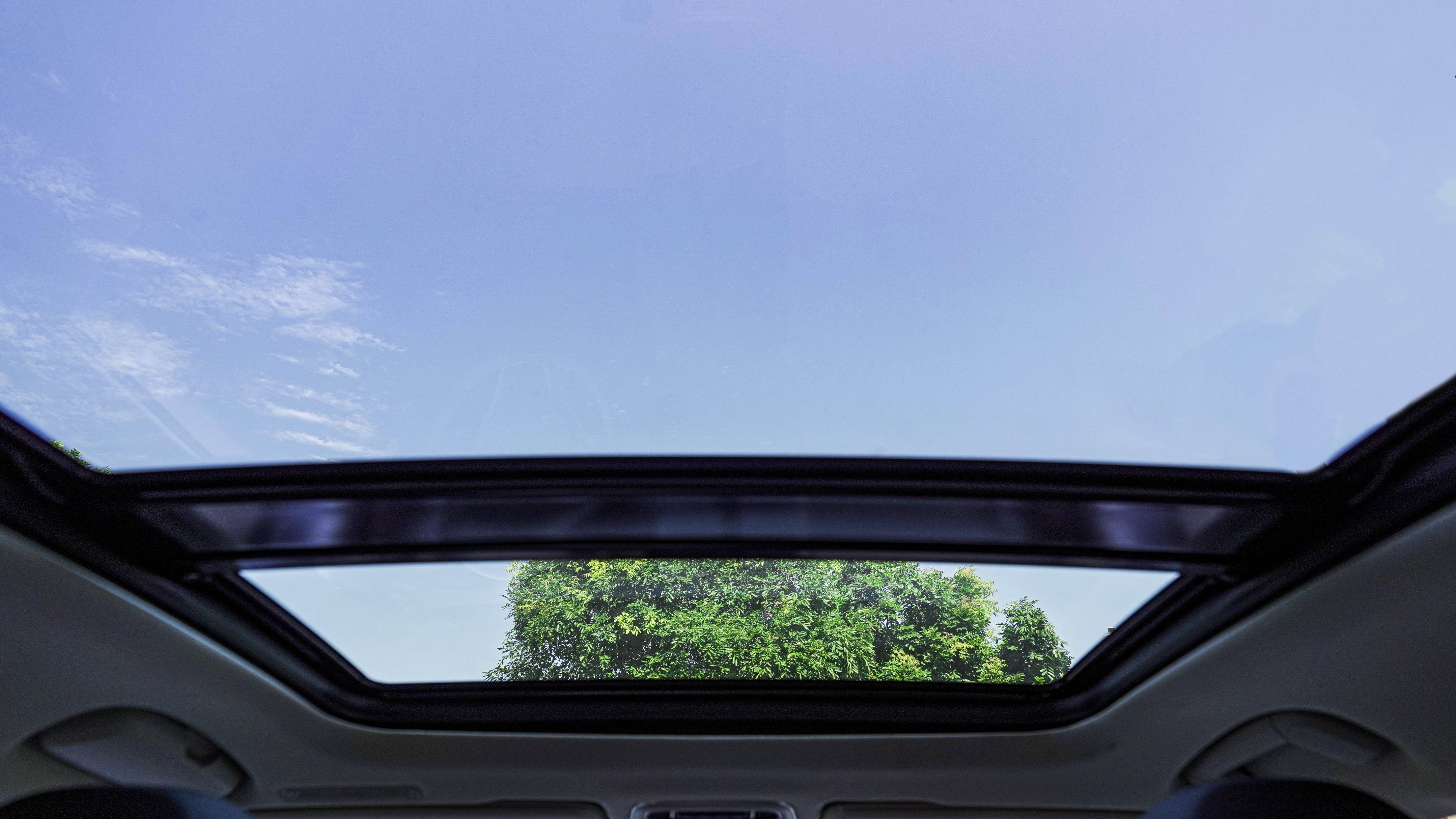 2019款新宝来右面尾灯坏了半个需要多少钱修理?