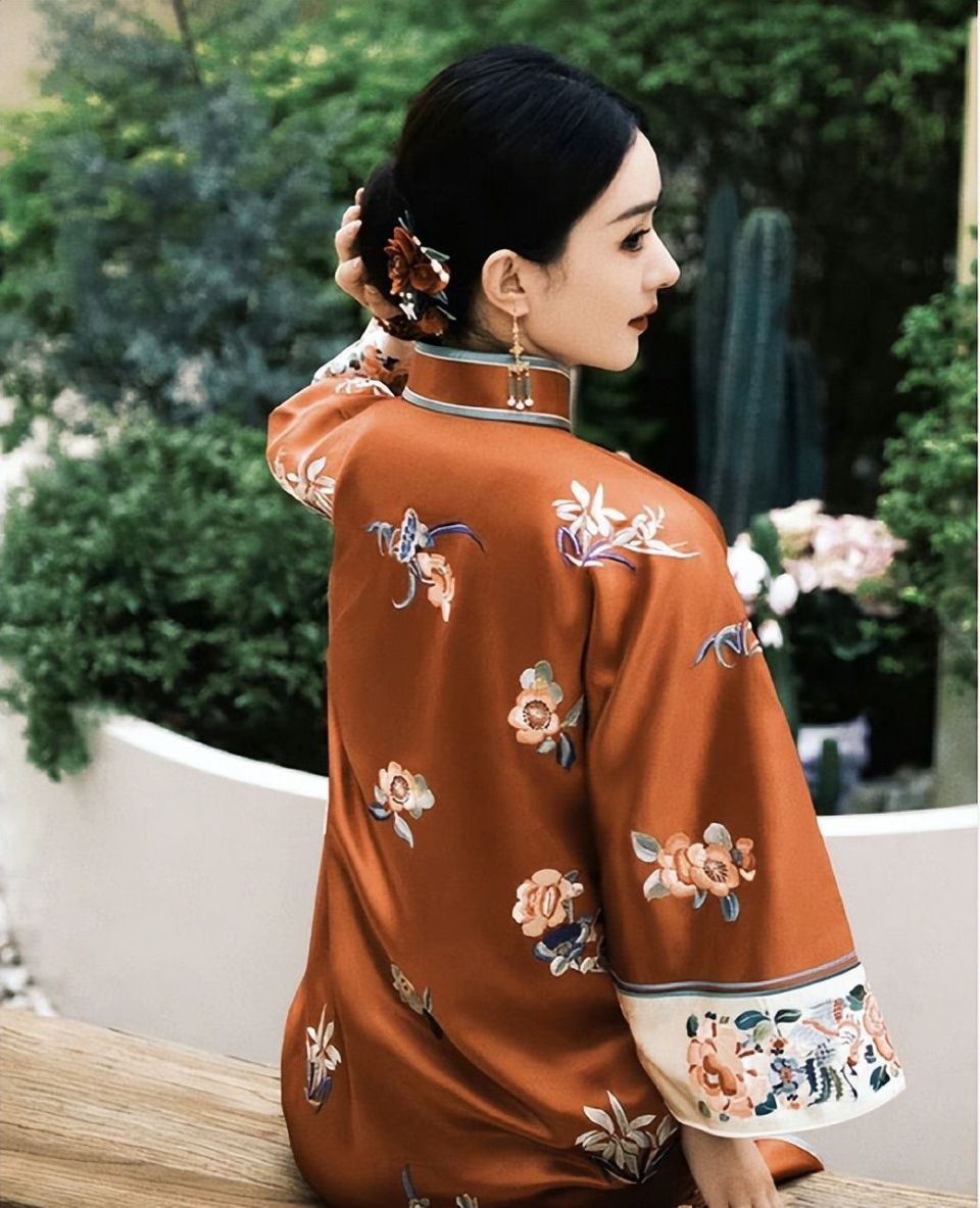 赵丽颖穿大红囍服旗袍包粽子有望复婚冲击视后状态太绝
