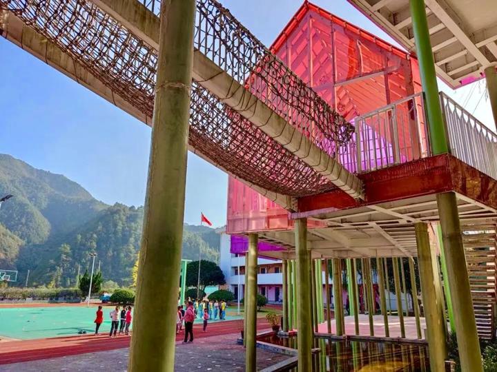 进不了学校,门口拍张照也好!淳安这所乡村小学变网红后,孩子们咋样了