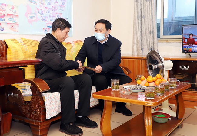 县四大班子领导开展春节前慰问活动!