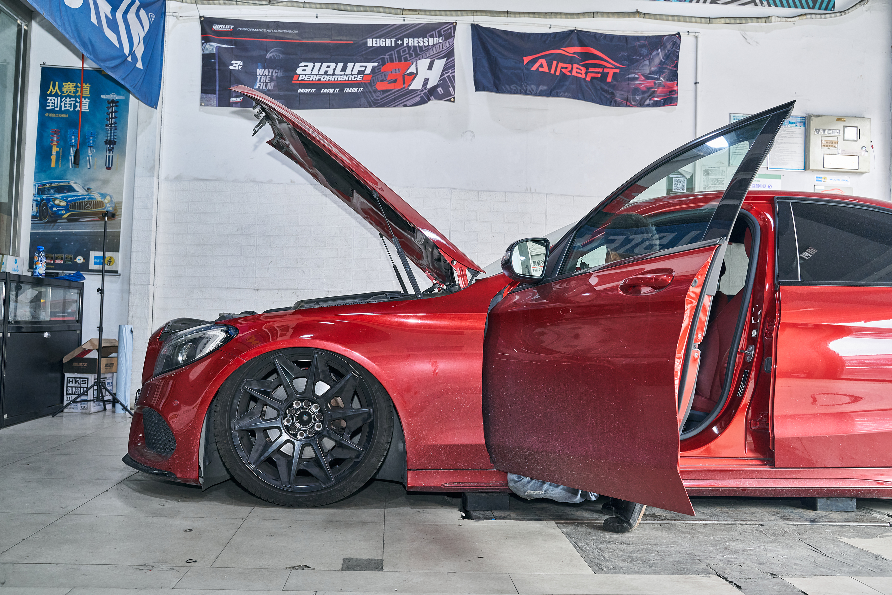 出街靓仔 贴地飞行 奔驰c级w205改装magic air气动避震