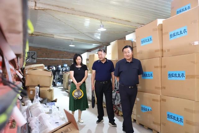 王家喜在调度检查防汛物资保障工作时强调备齐各类防汛装备物资以万全