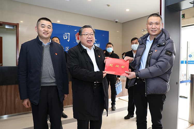 盛付祥看望慰问信访干部