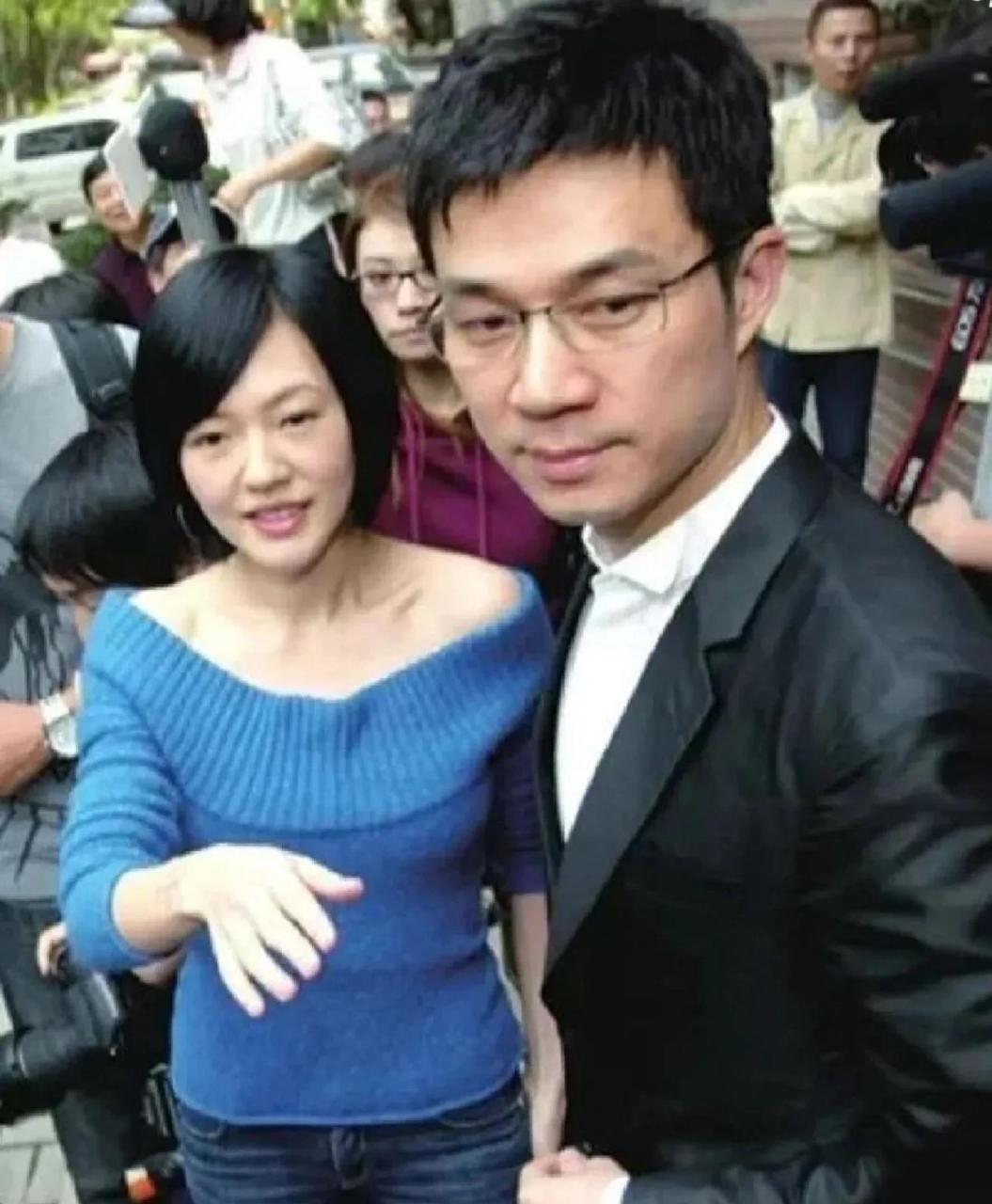 小s老公许雅钧 竟然已经54岁了[震惊],刚翻到mike许雅钧在12年前发的