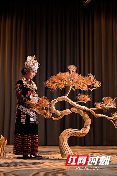 两会专访|代表李柏霖:陪山里娃写下1400多首诗的她 希望孩子拥有更大