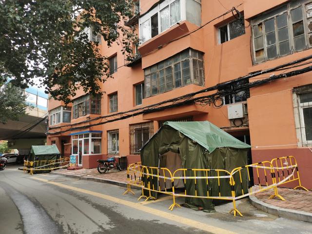 记者探访中风险地区:大东区珠林路50-15号楼