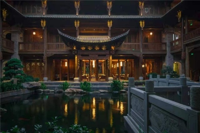 在千年建水古城里,找寻青砖瓦黛间的绝美民宿