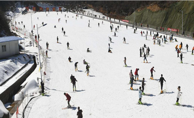 高涨的滑雪热背后:亏损下加注投资,旱地雪场有望霸屏全季
