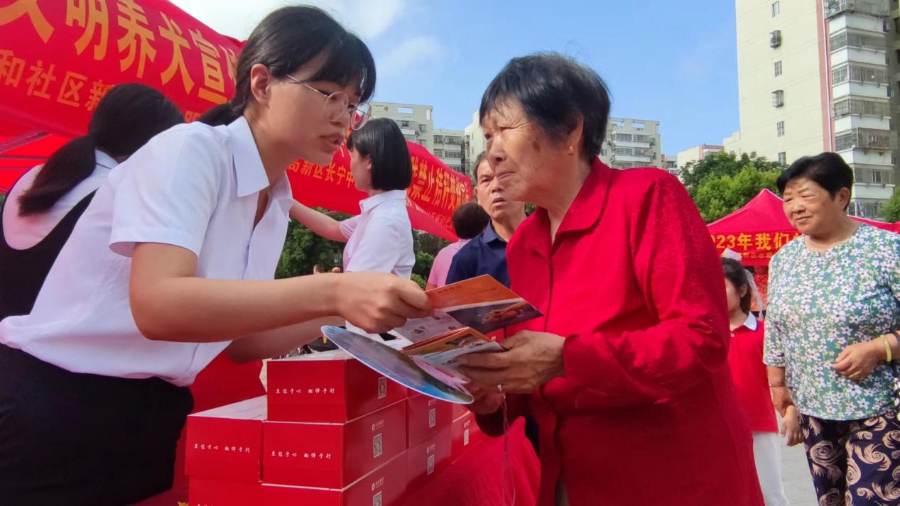 情暖端午 新安银行防诈宣传走进社区