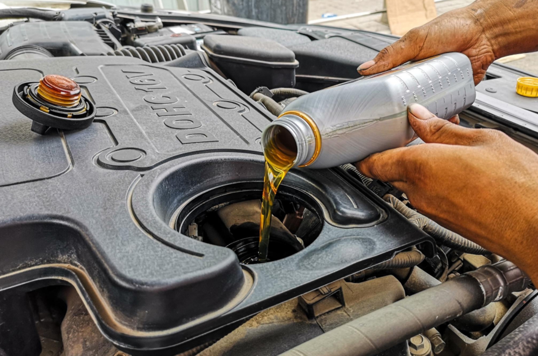 汽车的机油必须每5000公里更换吗?