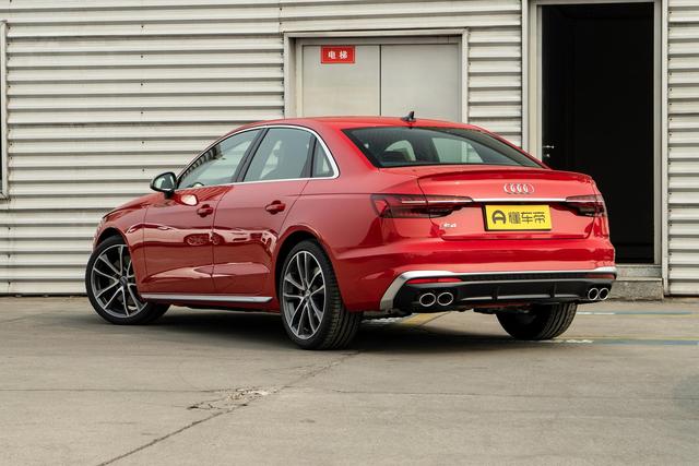 50万左右的奥迪s4 大多数人只能看到你的尾灯