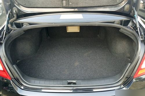 日产天籁后备箱怎么开,天籁后备箱开关位置及尺寸容积