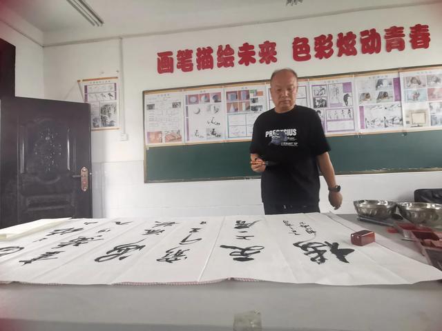 六一特别献礼:书画名家支教,为鸭池口小学播撒艺术种子
