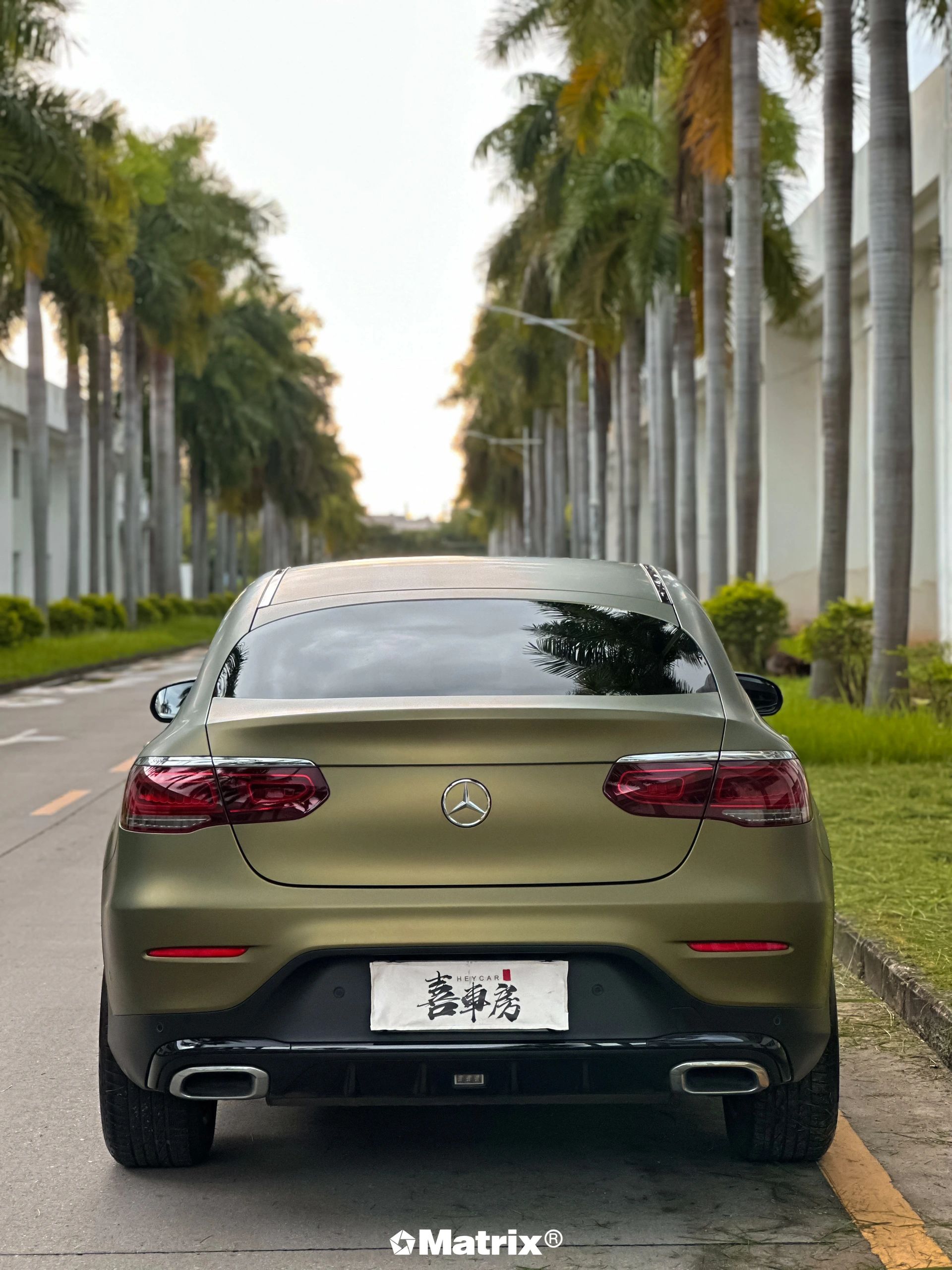 奔驰glc-matrix矩阵改色膜超哑闪电绿,多了一抹夏天的气息