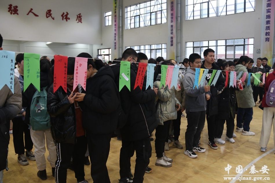 秦安二中举办"庆元旦·迎新春"师生书画展